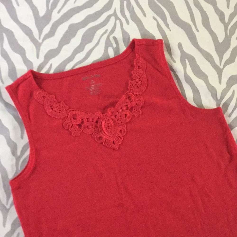 Red tank - Picture 2 of 2